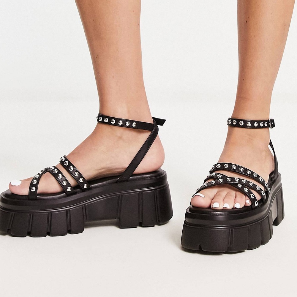 Chunky Studded Platform Sandals 👡